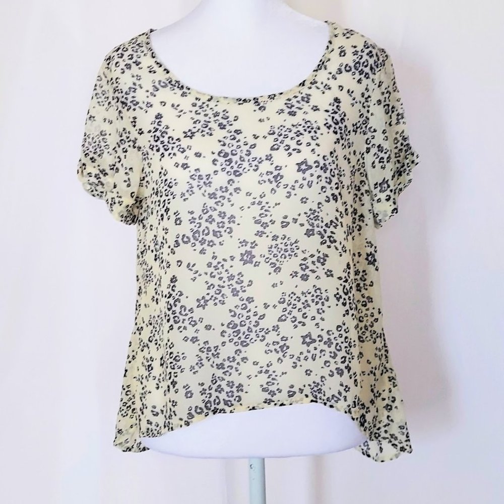 Kirra Short Sleeve Blouse Shirt Top Womens Size Small Leopard Print Semi Sheer